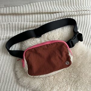 Lululemon Everywhere Belt Bag Crossbody Bag | Dark red beige pink zipper